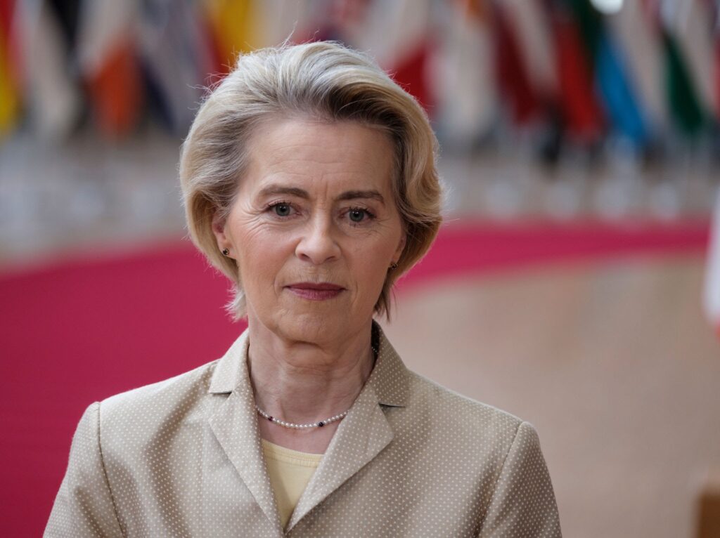 Președinta von der Leyen vizitează statele UE din prima linie pentru a consolida solidaritatea și apărarea